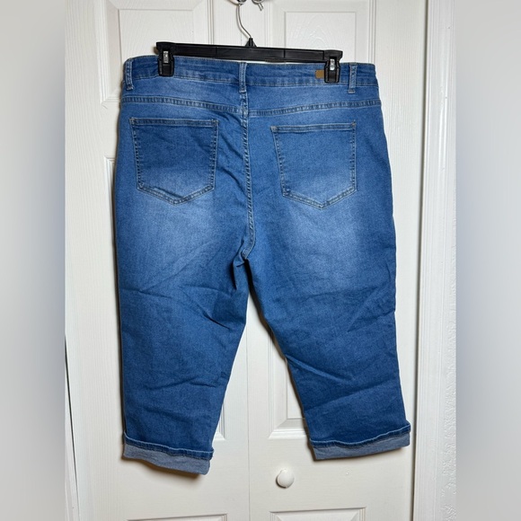 Women's Cropped Blue Jeans by Bleu - Picture 4 of 7